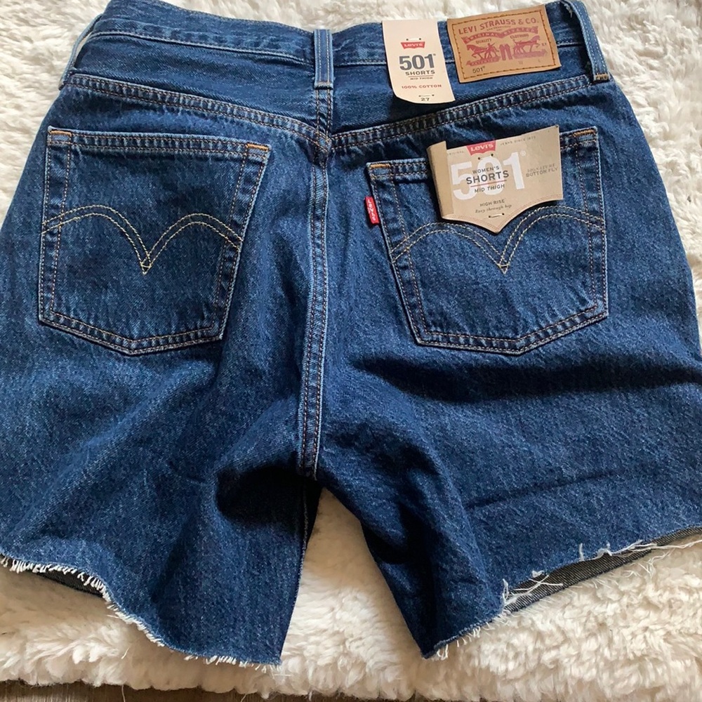 Levi’s mid thigh shorts